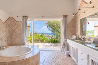 Luxury Villa Photo #40