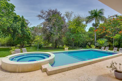 Luxury Villa Photo #4