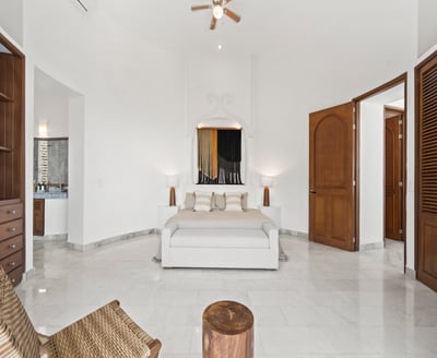 Luxury Villa Photo #39