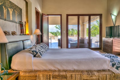 Luxury Villa Photo #23
