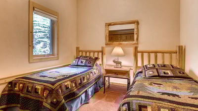Twin room on lower level