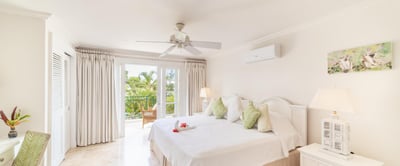 Luxury Villa Photo #11