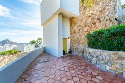Luxury Villa Photo #10
