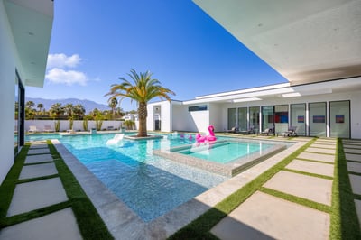 Luxury Villa Photo #6