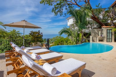 Luxury Villa Photo #5
