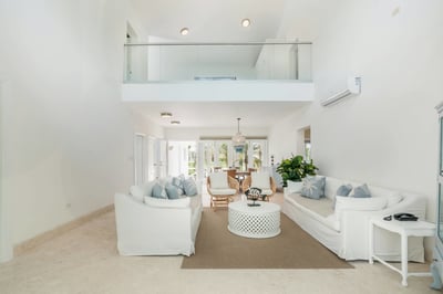 Luxury Villa Photo #11