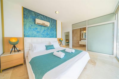 Luxury Villa Photo #33
