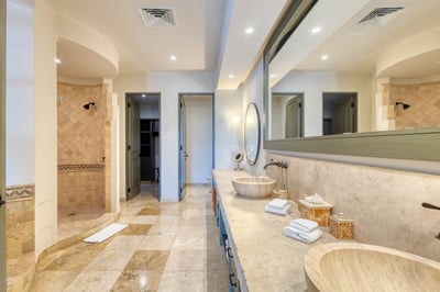 Luxury Villa Photo #33
