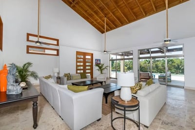 Luxury Villa Photo #30