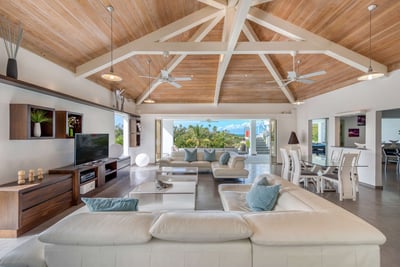 Luxury Villa Photo #17