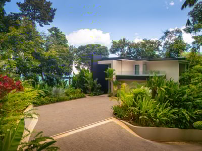 Luxury Villa Photo #3