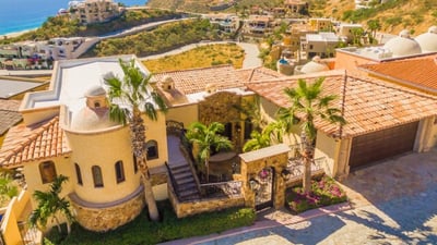 Luxury Villa Photo #16