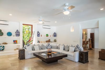 Luxury Villa Photo #18