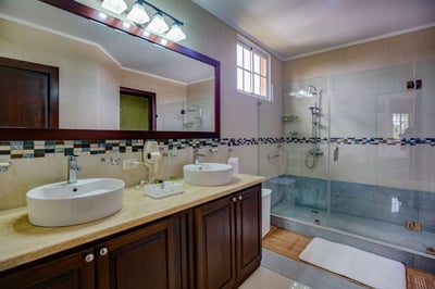 Luxury Villa Photo #26
