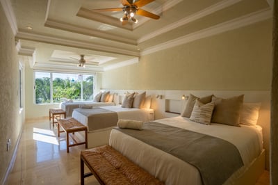 Luxury Villa Photo #28