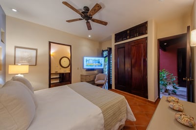 Luxury Villa Photo #37