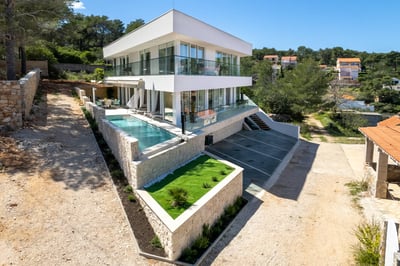 Luxury Villa Photo #4