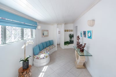 Luxury Villa Photo #9