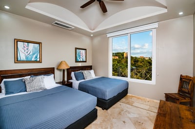 Luxury Villa Photo #17