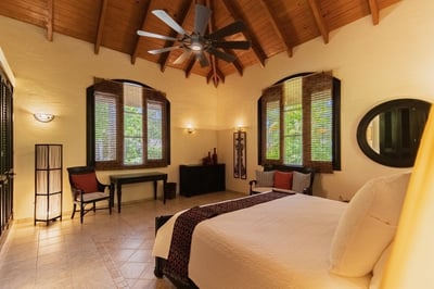 Luxury Villa Photo #26