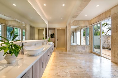 Luxury Villa Photo #25
