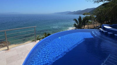 Luxury Villa Photo #3