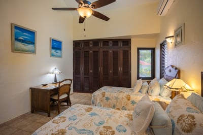Luxury Villa Photo #23