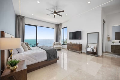 Luxury Villa Photo #23