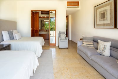 Luxury Villa Photo #23