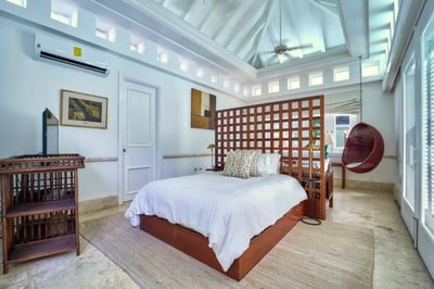 Luxury Villa Photo #25