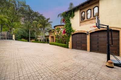 Luxury Villa Photo #15