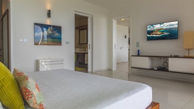 Luxury Villa Photo #25