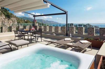 Luxury Villa Photo #3