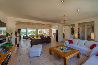 Luxury Villa Photo #20