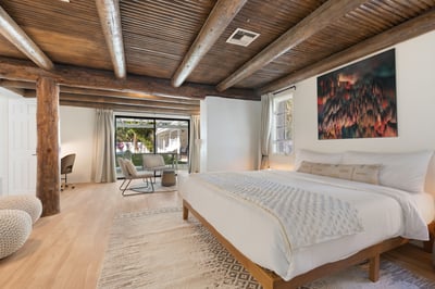 Luxury Villa Photo #25