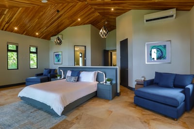 Luxury Villa Photo #19