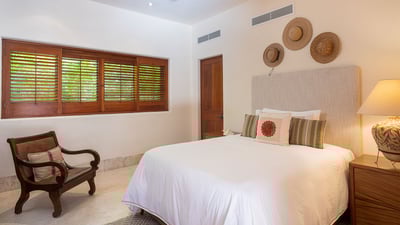 Luxury Villa Photo #25