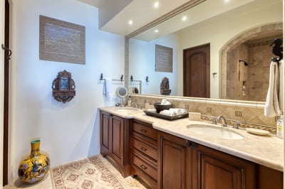 Luxury Villa Photo #39