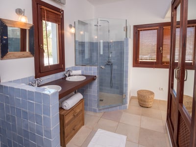 Luxury Villa Photo #16