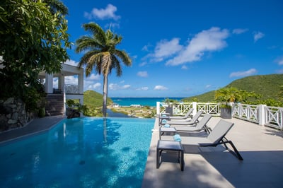 Luxury Villa Photo #6