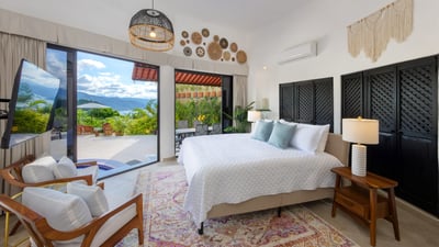 Luxury Villa Photo #26