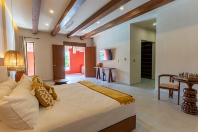 Luxury Villa Photo #40
