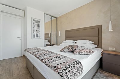 Luxury Villa Photo #25