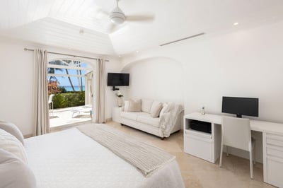 Luxury Villa Photo #17
