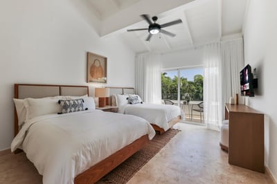Luxury Villa Photo #37