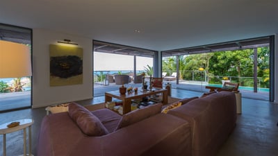 Living Area: On the main level. Air-conditioned, office, telephone, WiFi, iPod dock, printer.