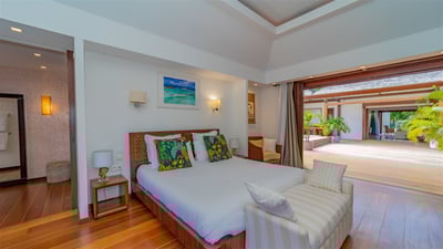 Luxury Villa Photo #40