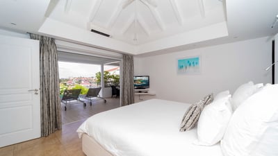 Luxury Villa Photo #25