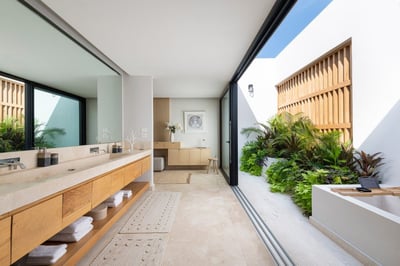 Luxury Villa Photo #30