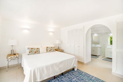 Luxury Villa Photo #18